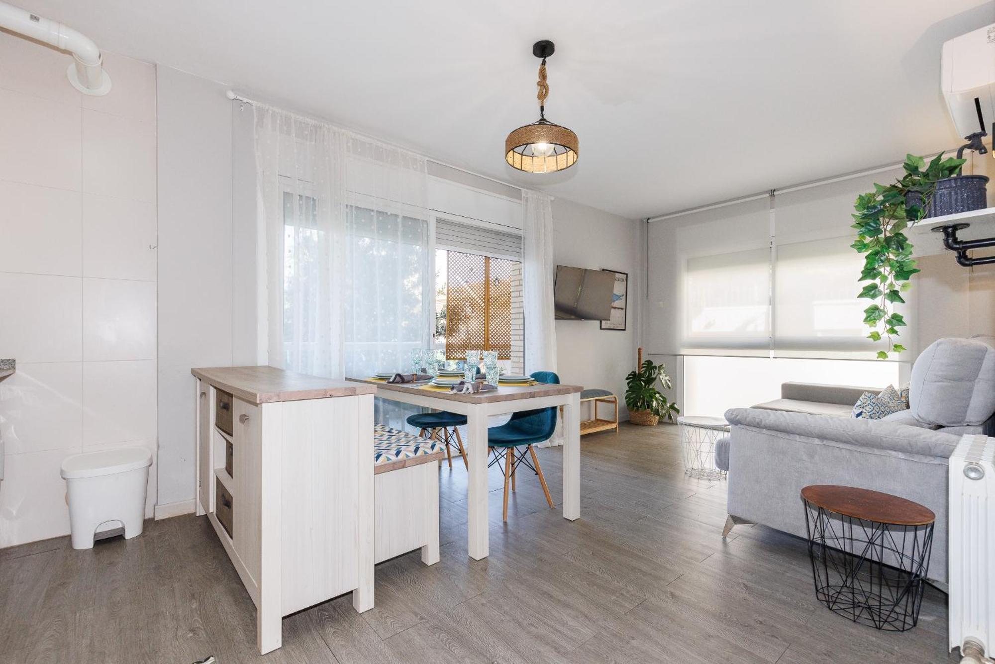 Uhc Els Pins Apartments Σαλού Δωμάτιο φωτογραφία